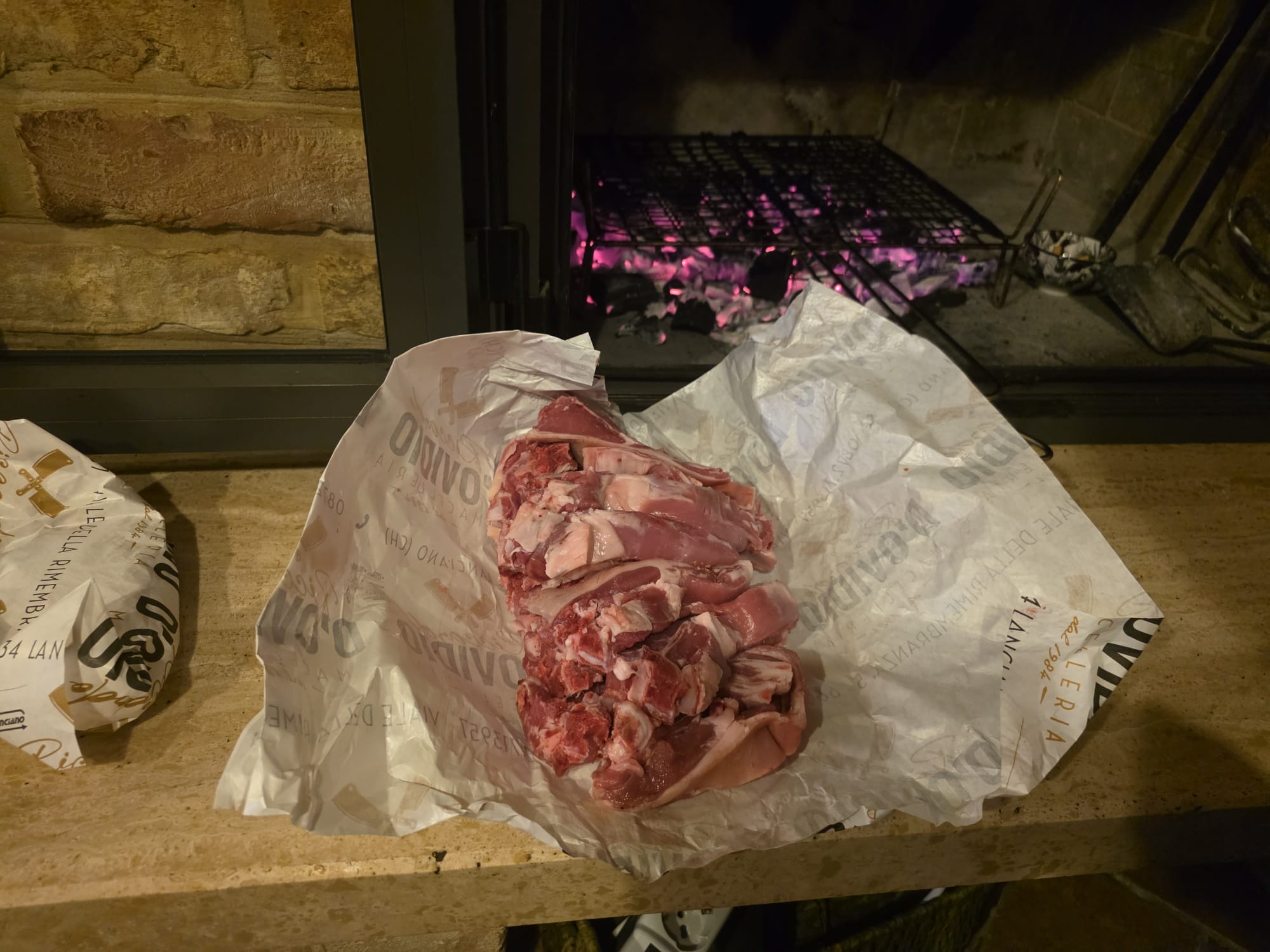 Carne cruda pronta per la brace
