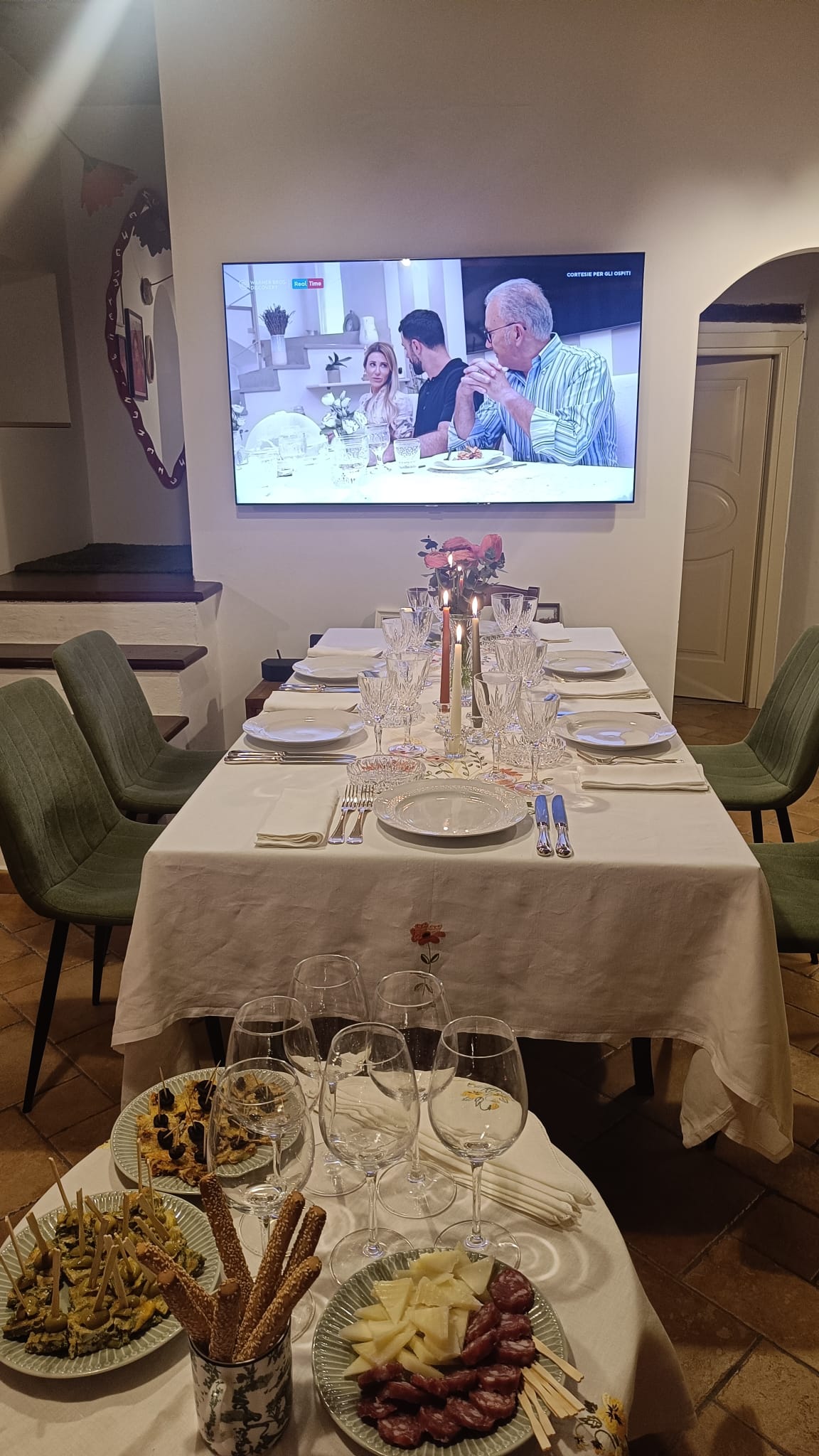 Tavolino aperitivo formaggi salumi