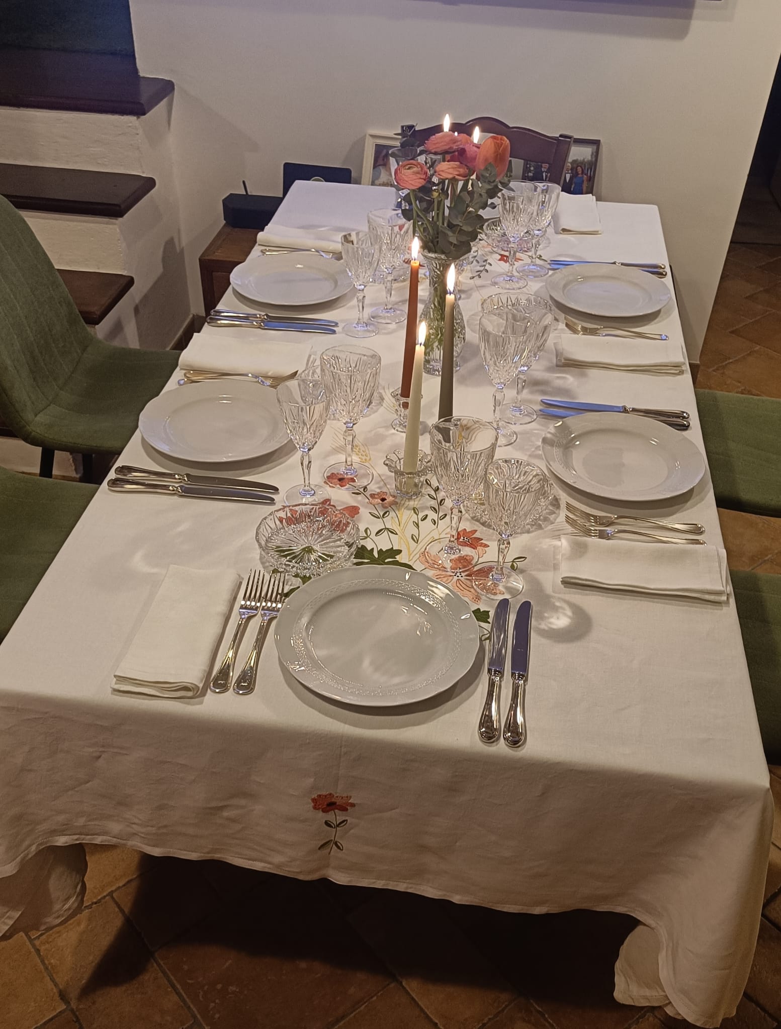 Tavola elegante candele fiori