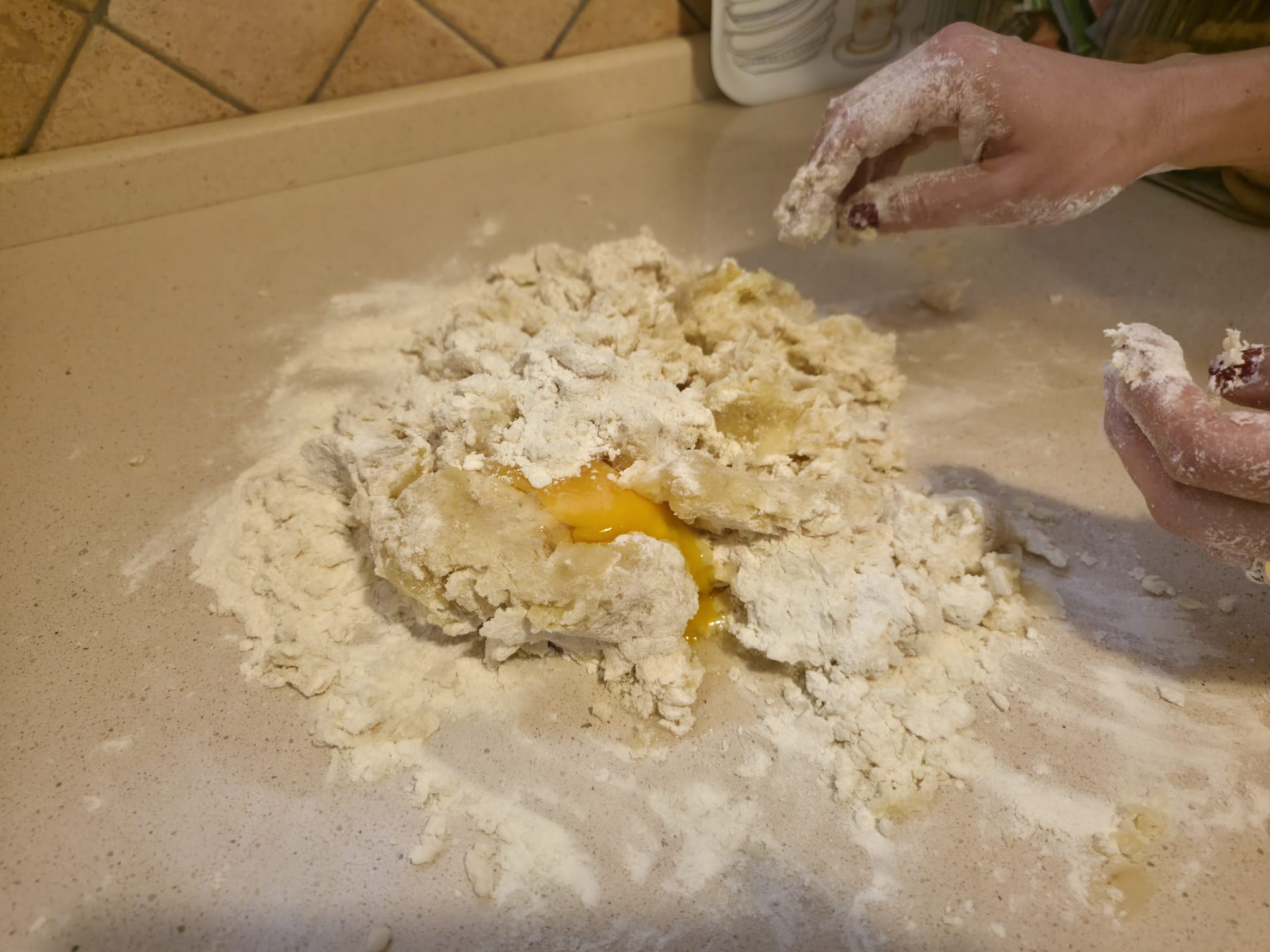 Aggiunta dell'uovo all'impasto